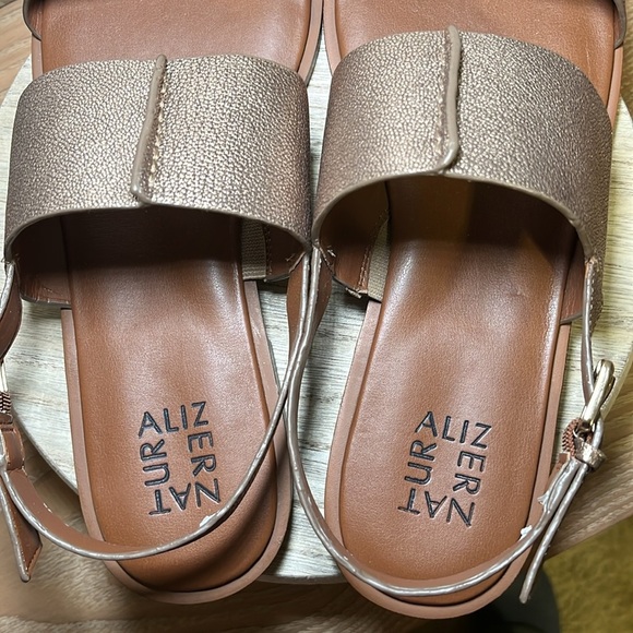 NATURLIZER Leather Fairfax Slingback Sandals Gold & Brown Travel Vacation Comfy - Picture 5 of 9